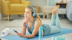 怠け者のための体操。オフィスやバスの中で、周囲に気づかれずに筋肉を鍛える方法