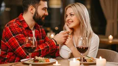 8つの隠れたサイン:相手に好かれているか見分ける方法